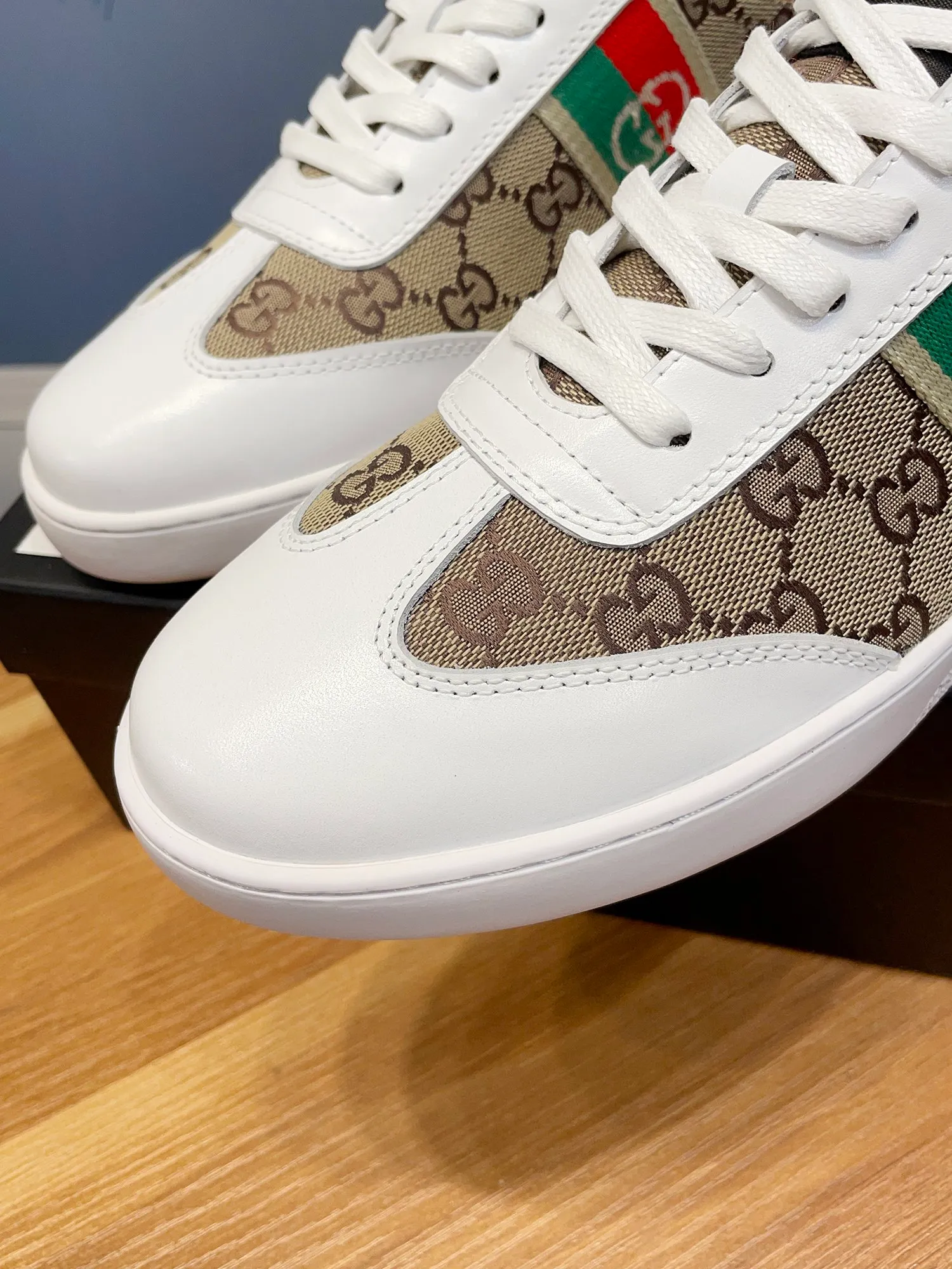 Factory price: 400💰New model is here again! [Gucci Sports Men's Shoes] Gucci fashionable casual men's shoes🇨🇳Original 1:1 mold opening, new model debuts first💯Not high-profile but avant-garde, simple, low-key and fashionable, super versatile style🌿Made with original cowhide leather and cloth➕Sheepskin lining🎋The version is comfortable on the feet, first-class workmanship🍍Size 38-44, (customized 45)👉